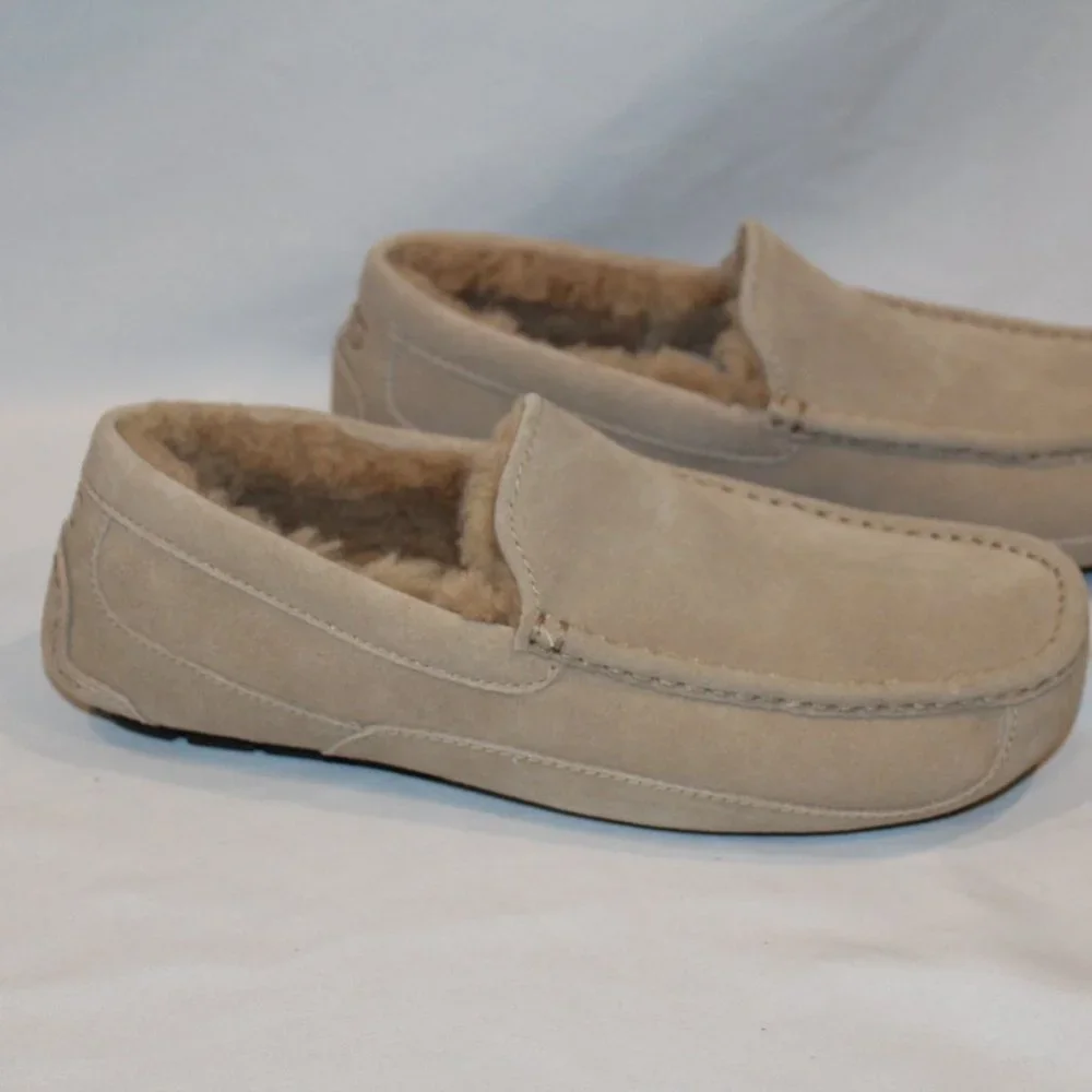 NIB‎ UGG MEN'S ASCOT SAND SUEDE SHEARLING SLIP ON SLIPPERS